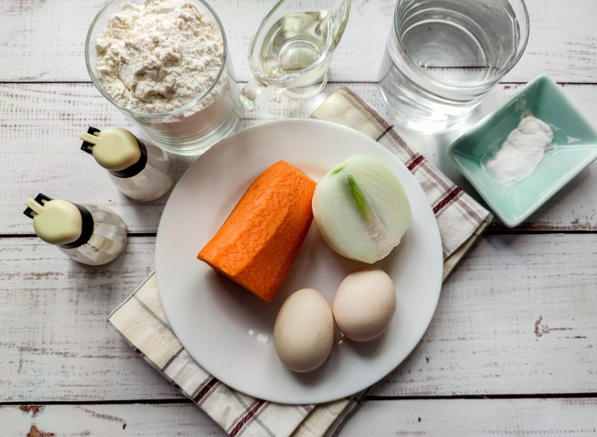 1. Этап. Блинчики с морковной начинкой: Подготовьте все необходимые ингредиенты.