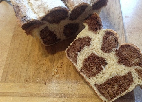 1. Этап. Леопардовый бриошь: 17. Отрезаем ломтик и что мы видим — леопардовые пятна. Дети будут в восторге:)