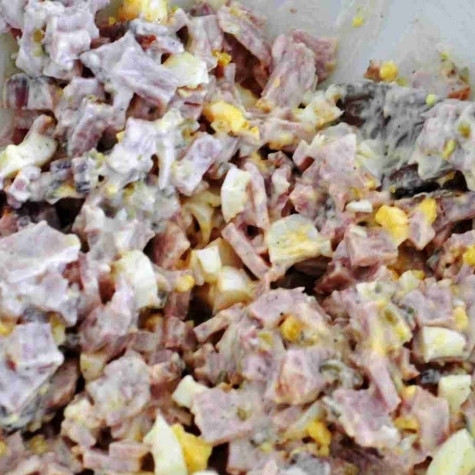 1. Этап. Салат с ветчиной: Хорошенько перемешиваем - и салат с ветчиной готов!