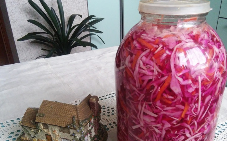 1. Этап. Маринованная капуста с чесноком: Готовую капусту храним в темном прохладном месте. Приятного аппетита!