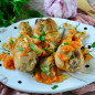 Куриные голени с луком и морковью