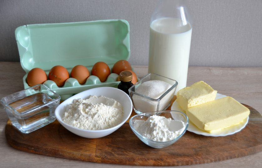 1. Этап. Крем Пломбир для эклеров: Подготовьте ингредиенты. Масло для крема должно быть комнатной температуры.