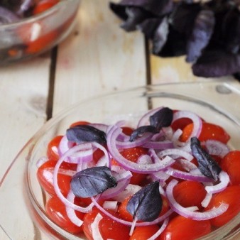 Salad with pickled tomatoes