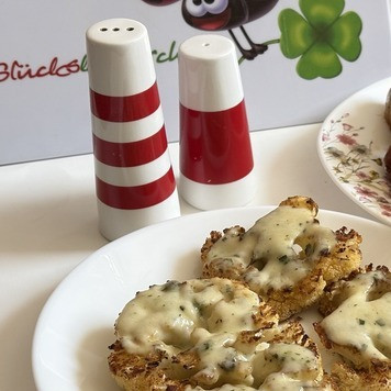 1. Этап. Цветная капуста, запечённая под моцареллой: У нас это был гарнир к куриным крылышкам.