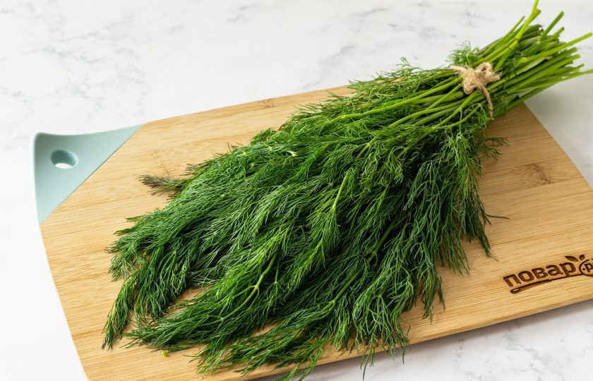 1. Этап. Укроп на зиму: Подготовьте все ингредиенты.