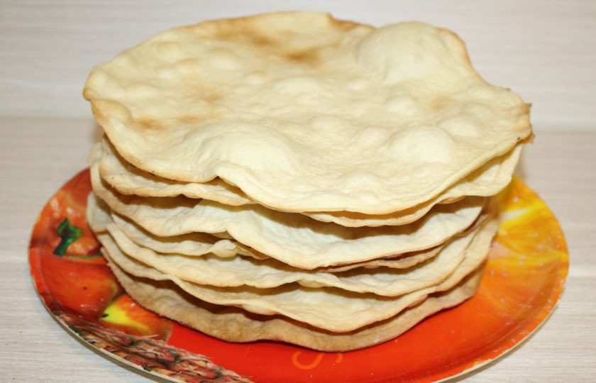 1. Этап. Кокосовый Наполеон: Обрезки от коржей испеките в конце до золотого цвета.