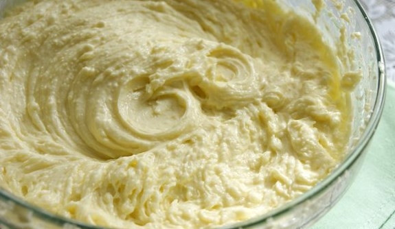 1. Этап. Творожный пирог с бисквитным тестом: До однородной массы.