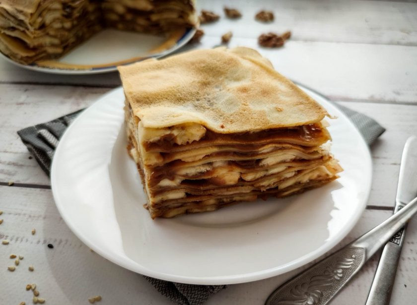 1. Этап. Блинный торт со сгущенкой и бананами: Блинный торт со сгущенкой и бананами готов. Приятного аппетита!