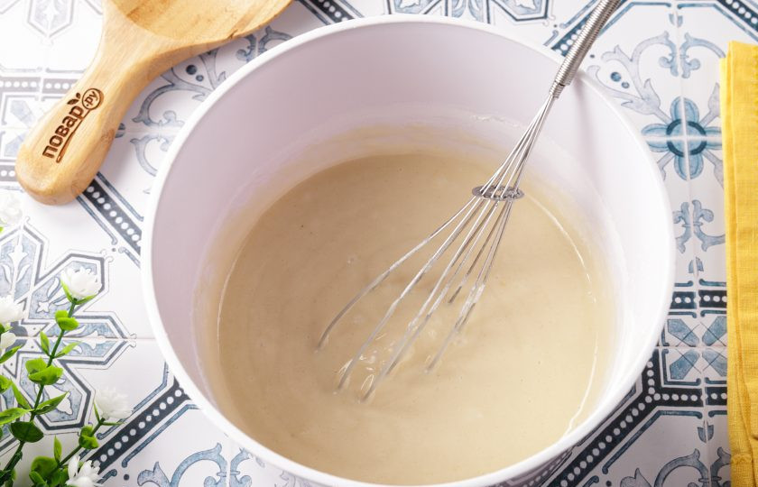 1. Этап. Шарлотка с яблоками в аэрогриле: Перемешайте всё ещё раз до однородного состояния.