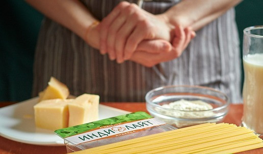 1. Этап. Тетраццини: Подготовить необходимые ингредиенты. Макароны можно использовать любые. Я выбрала спагетти. Но можно взять даже рожки, ракушки, яичную лапшу. Пасту отварить до полуготовности. Как это? От рекомендованного для приготовления времени отнять две минуты.