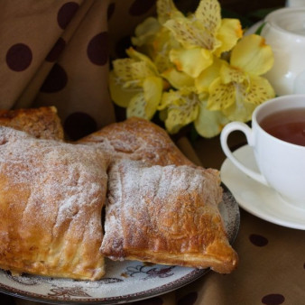 Конвертики из слоеного бездрожжевого теста