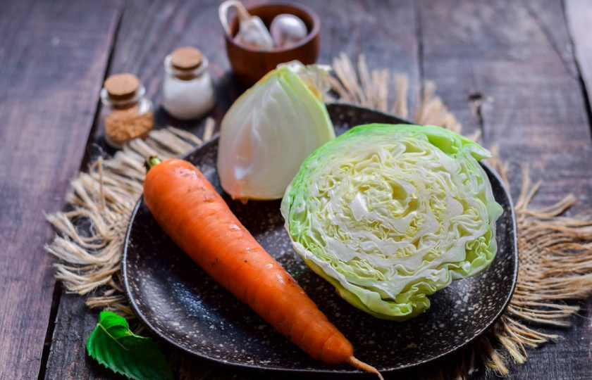 1. Этап. Тушеная молодая капуста: Подготовьте ингредиенты.