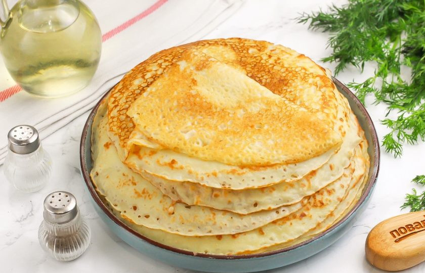 1. Этап. Блинные рулетики с начинкой: Таким образом испеките остальные блины из оставшегося теста, выкладывая их на тарелку.