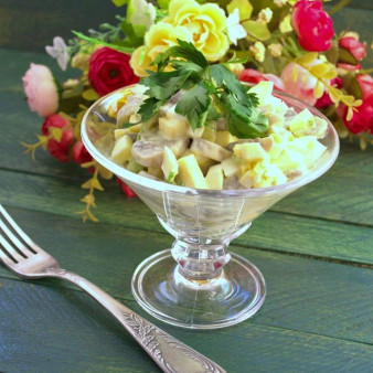 Салат с шампиньонами и сыром