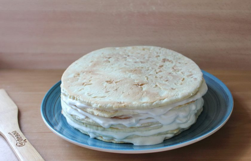 1. Этап. Сметанный торт без яиц: Таким образом соберите весь торт.