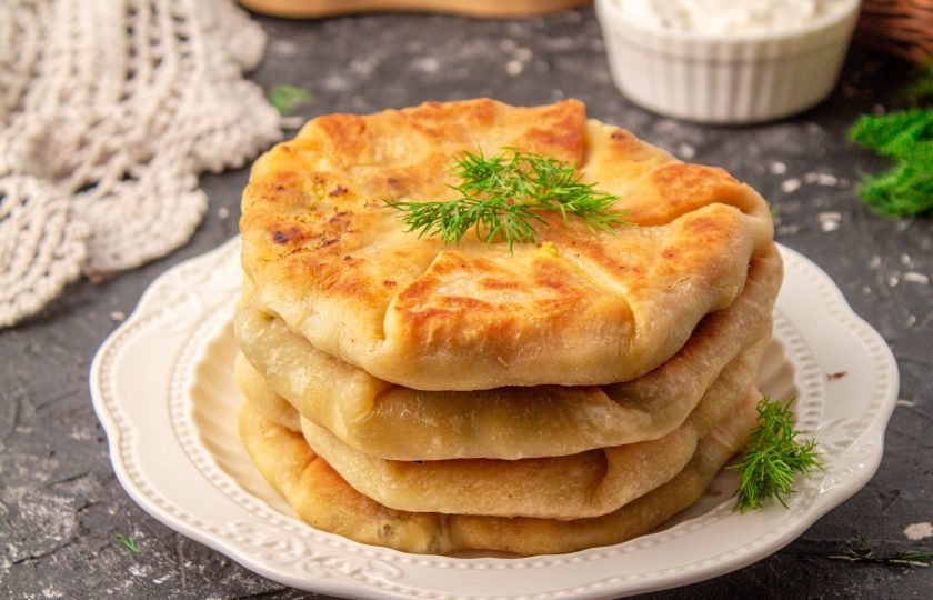 1. Этап. Молдавские плацинды: Сложите готовые плацинды в стопочку.