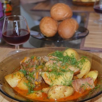 Свиные ребрышки с картошкой в казане