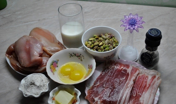 1. Этап. Суфле из курицы с фисташками: 1. Готовим ингредиенты.