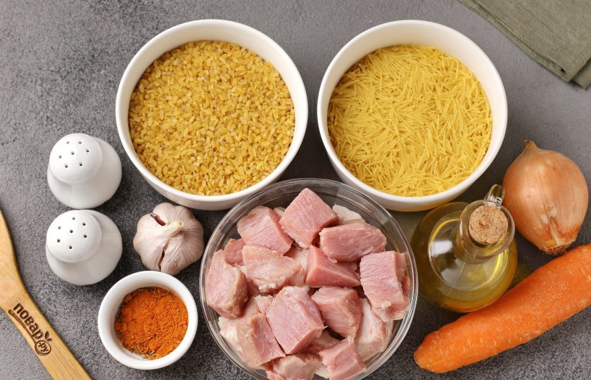 1. Этап. Плов с булгуром и жареной вермишелью: Подготовьте все ингредиенты.