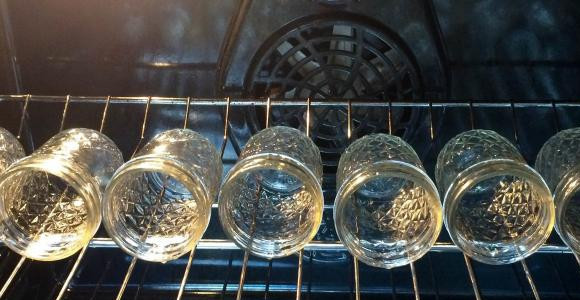 1. Этап. Джем из абрикосов без косточек: Банки помыть и прокалить в духовке.