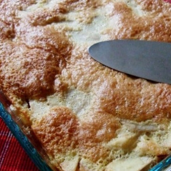 Бисквитный пирог с яблоками в духовке