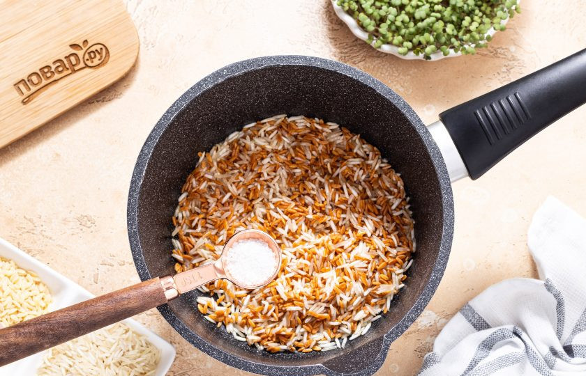 1. Этап. Пилав из пасты орзо: Добавьте соль по вкусу.