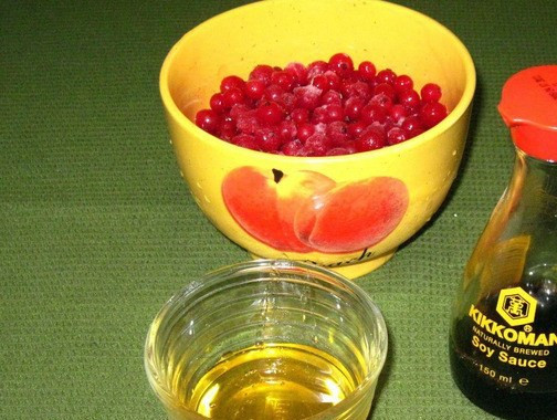 1. Этап. Свинина со смородиной в духовке: Делаем соус.