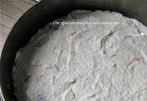 1. Этап. Торт-мусс с курицей и шпинатом: Выложите оставшийся куриный мусс и уберите в холодильник.
