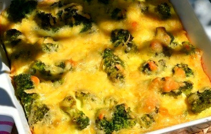 1. Этап. Брокколи с моцареллой: Ставим все запекаться в духовку на полчаса при температуре 180 градусов. Через 15-20 минут вы почувствуете восхитительный аромат, который даст моцарелла. Достаем противень. Все запеклось идеально!