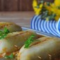 Огурцы фаршированные тушёные Дачные Берём крупные, стареющие огурцы, моем, чистим, перерезаем пополам и с помощью ложки вынимаем семена с мякотью. Делаем углубление. В итоге получаются