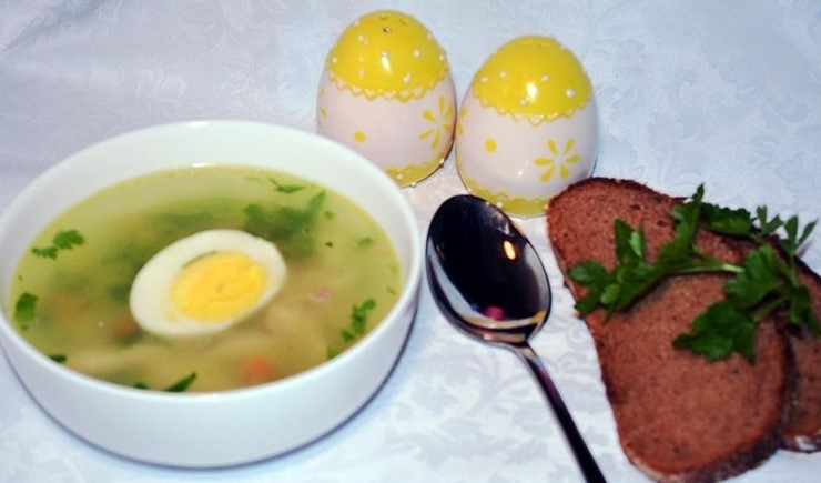 1. Этап. Суп на мясном бульоне: 5. Готовый суп на бульоне подаем с очищенным и разрезанным на 2 части яйцом. Приятного аппетита!