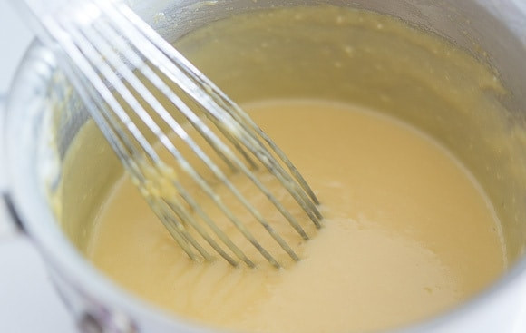 1. Этап. Будино: 5. Потом карамельную смесь перемешайте с яичной.