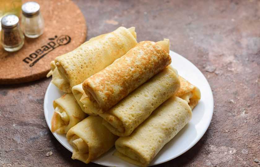 1. Этап. Блинчики с яйцом и луком: Таким образом нафаршируйте все блины. Вот и все, блины с яйцом и луком готовы.