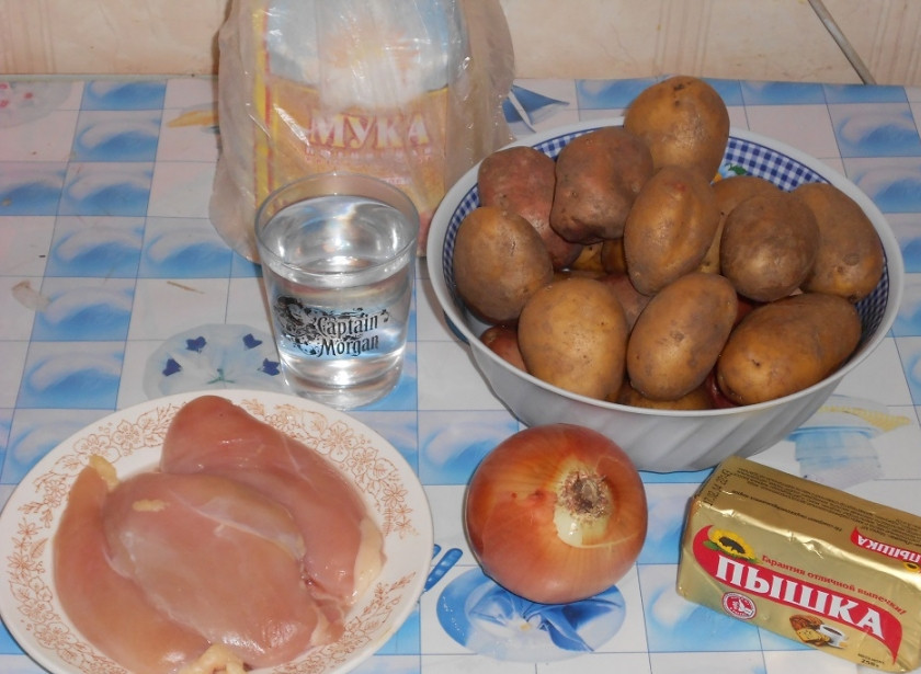 1. Этап. Пирог Курник: Подготовим все наши ингредиенты. ( на фото нет соли, масла и желтка, я эти продукты как то походу использовала)