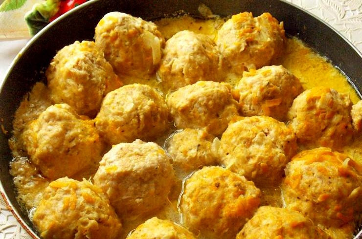 1. Этап. Тефтели с тыквой: Тушим на среднем огне под закрытой крышкой в течение 30 минут. Готовые тефтели можно подавать с любым гарниром, получается очень вкусно)