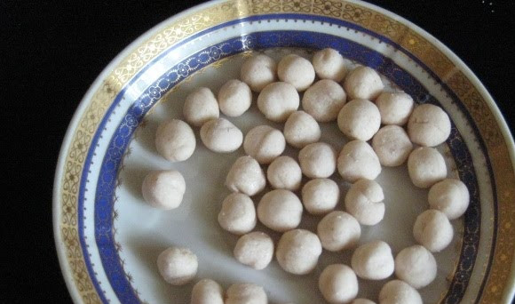 1. Этап. Торт Италия: 7. Скатать шарики одинакового размера.