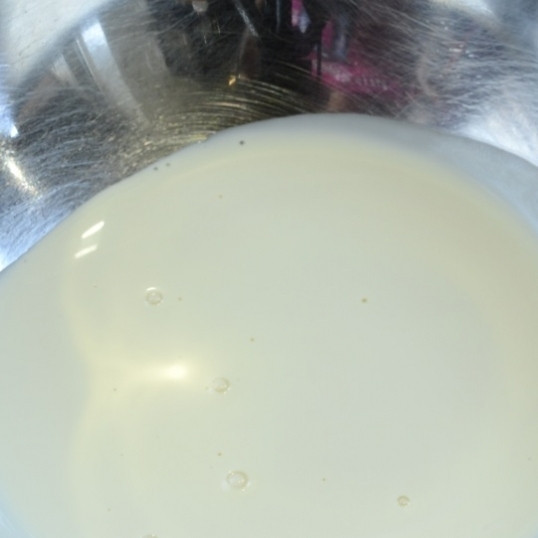 1. Этап. Банановый фостер: Мороженое достать из морозильной камеры и дать ему растаять при комнатной температуре.