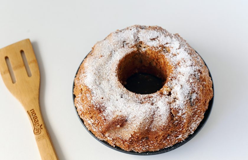 1. Этап. Тыквенно-морковный кекс: Тыквенно-морковный кекс готов. Дайте ему остыть, затем аккуратно переложите на тарелку и посыпьте по желанию сахарной пудрой.