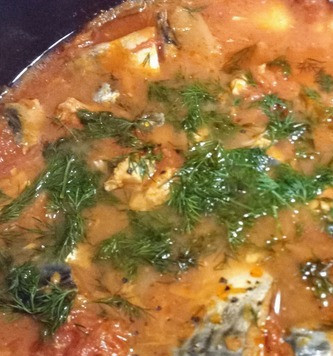 1. Этап. Скумбрия в томатном соусе: Все перемешать. Тушить под крышкой 20 минут. Затем открыть крышку и готовить ещё несколько минут до желаемого загустения соуса. Блюдо посыпать любимой зеленью ( у меня укроп). Можно подавать. Приятного аппетита. Всех с Великим Крещением!