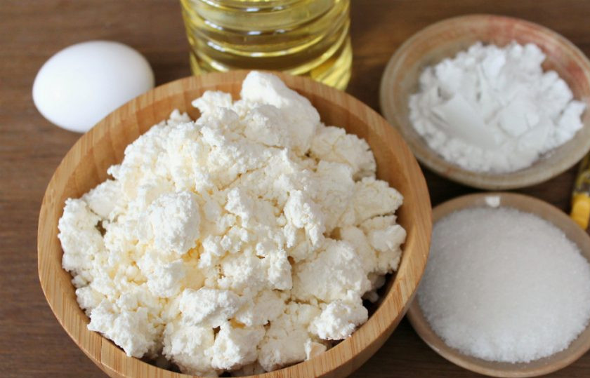 1. Этап. Сырники с крахмалом: Подготовим ингредиенты.