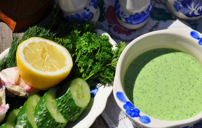 1. Этап. Холодный огуречный суп на йогурте: 4. Витаминный, вкусный и охлаждающий огуречный суп разливаю порционно и при необходимости досаливаю.