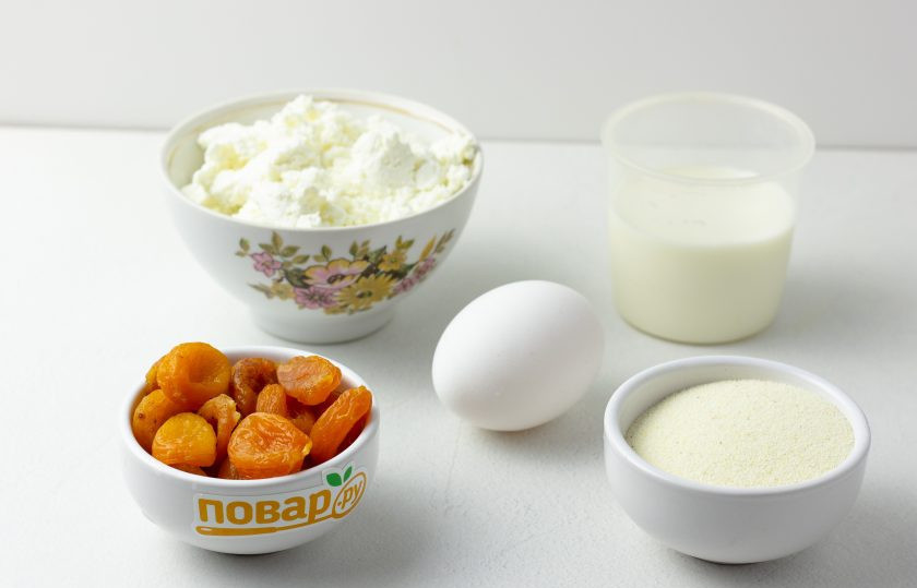 1. Этап. Творожная запеканка с шоколадом: Подготовьте все основные ингредиенты.