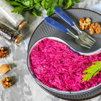 Свекла со сметаной и чесноком