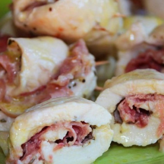 Рулетики из куриного филе