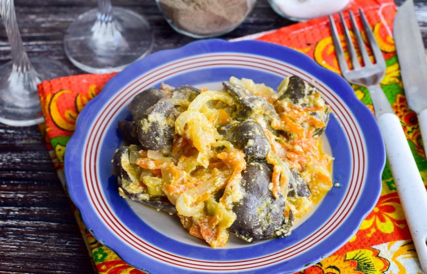 1. Этап. Печень кролика в сметане: Подавайте печень в сметане горячей.