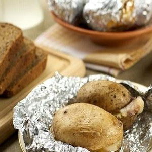 Картофель, запеченный с салом