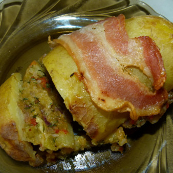 Ароматный запеченный фаршированный картофель