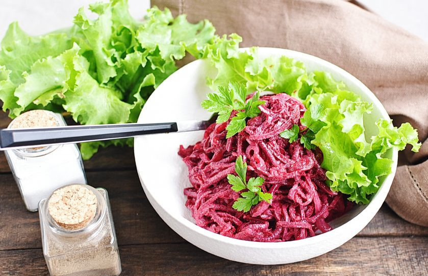 1. Этап. Салат со свежей свеклой: Приятного аппетита!