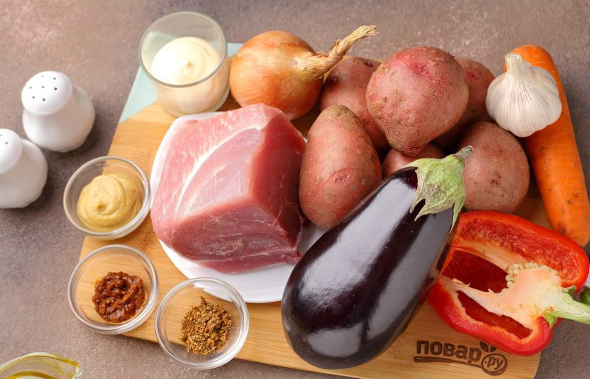 1. Этап. Мясо с баклажанами и картошкой в духовке: Подготовьте все ингредиенты.