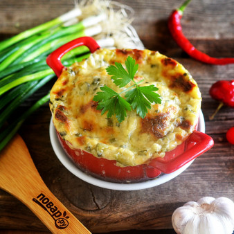 Куриное филе, запеченное в белом соусе